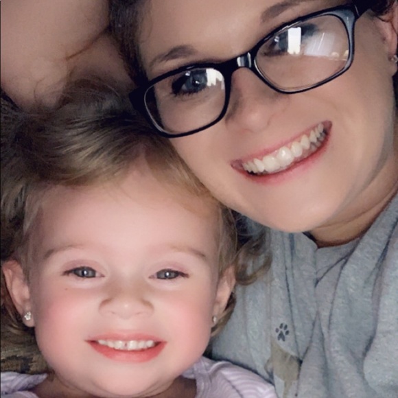 Meet your Posher, Mikayla - Picture 3 of 4